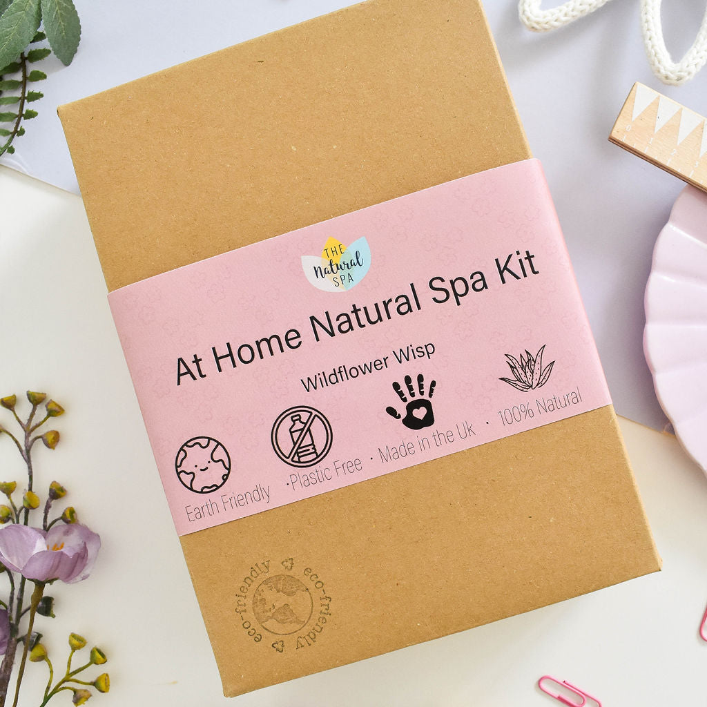 THE NATURAL SPA Geschenkset Wellness Box mit Duftkerze im Glas, Seife , Badesalz