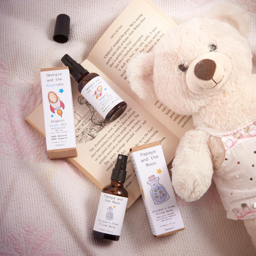 DOUVALL'S Baby Pflegeöl Arganöl Feuchtigkeitsspender 50ml - mit Produkten, Teddy und Buch